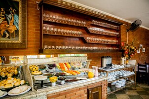 Desayuno buffet incluido todos los días 
