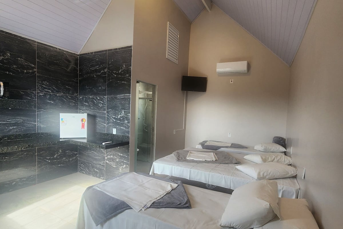 Deluxe Chalet | Wi-fi percuma, dihias secara berasingan, cadar katil 