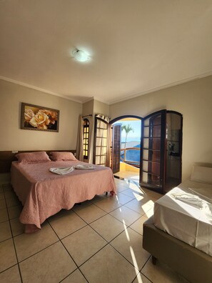 Individually decorated, free WiFi, bed sheets - Hotel Porto dos Milagres (Aparecida)