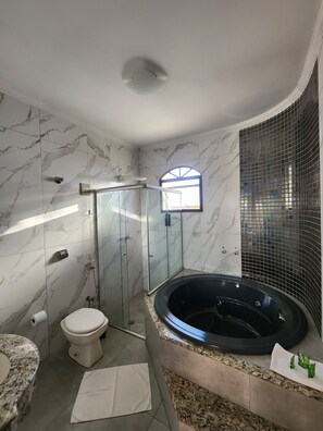 Suite, Jetted Tub | Bathroom amenities - Hotel Porto dos Milagres (Aparecida)