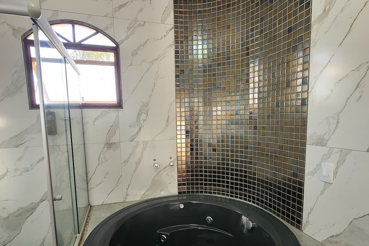 suite, jetted tub | bathroom | free toiletries, hair dryer, towels, soap