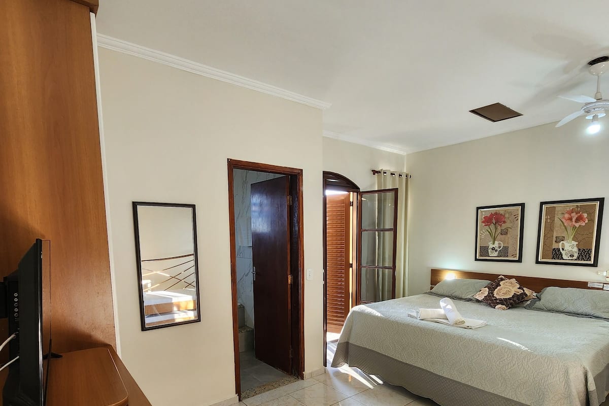 Suite, Jetted Tub | Wi-fi percuma, dihias secara berasingan, cadar katil 