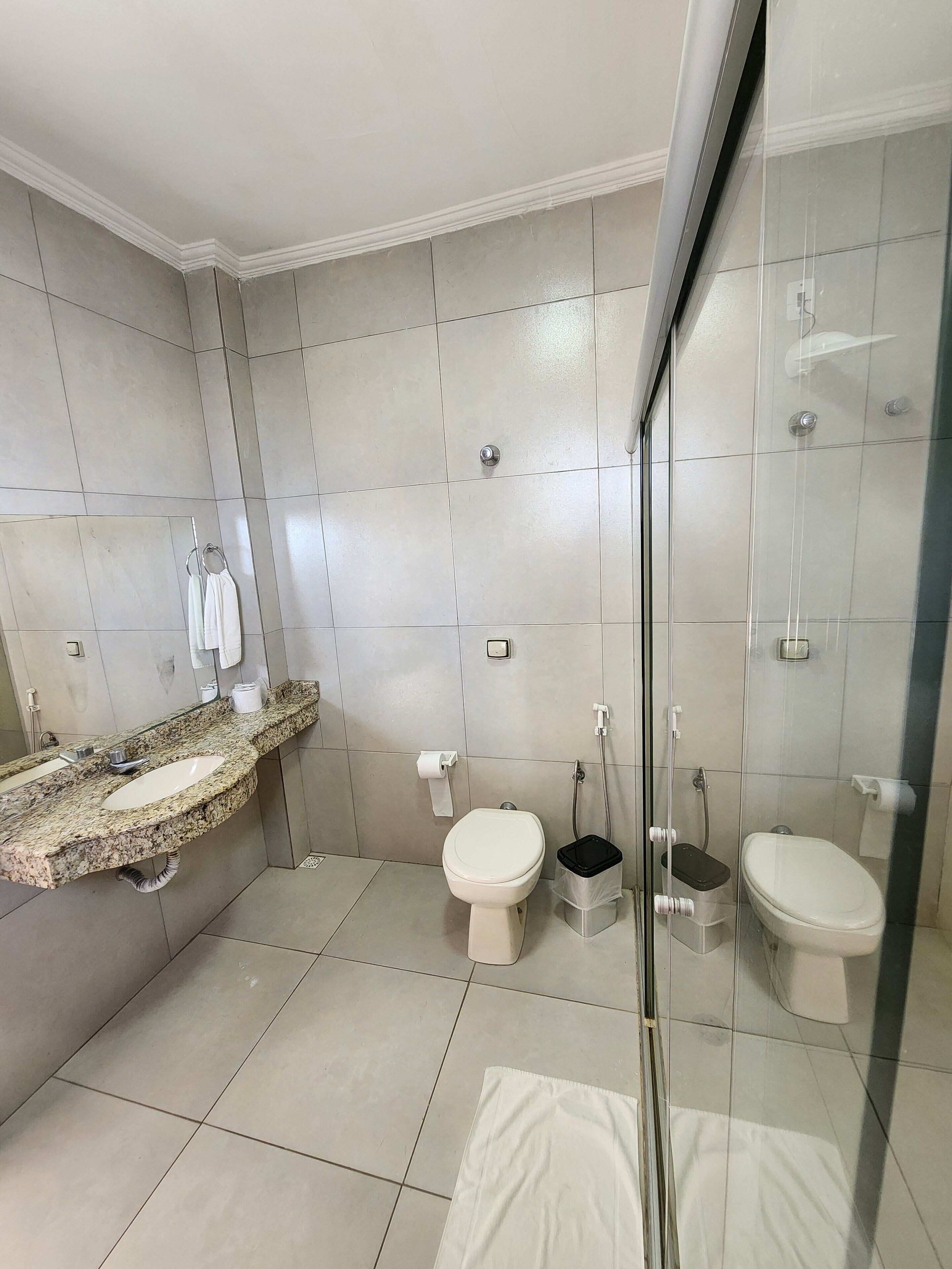 deluxe room | bathroom | free toiletries, hair dryer, towels, soap