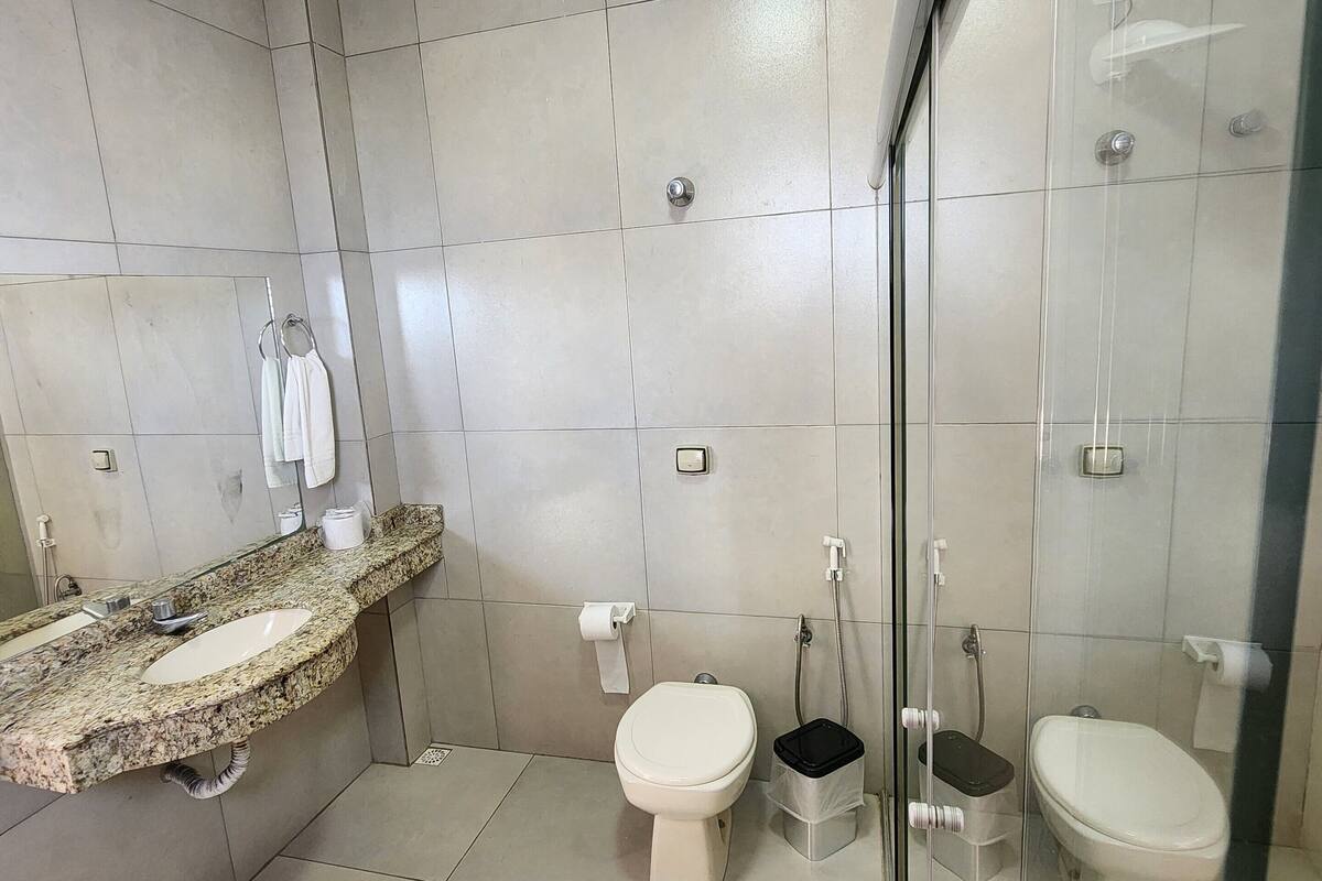 deluxe room | bathroom | free toiletries, hair dryer, towels, soap