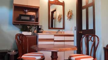 Familienzimmer, 2 Doppelbetten | Eigene Kochnische