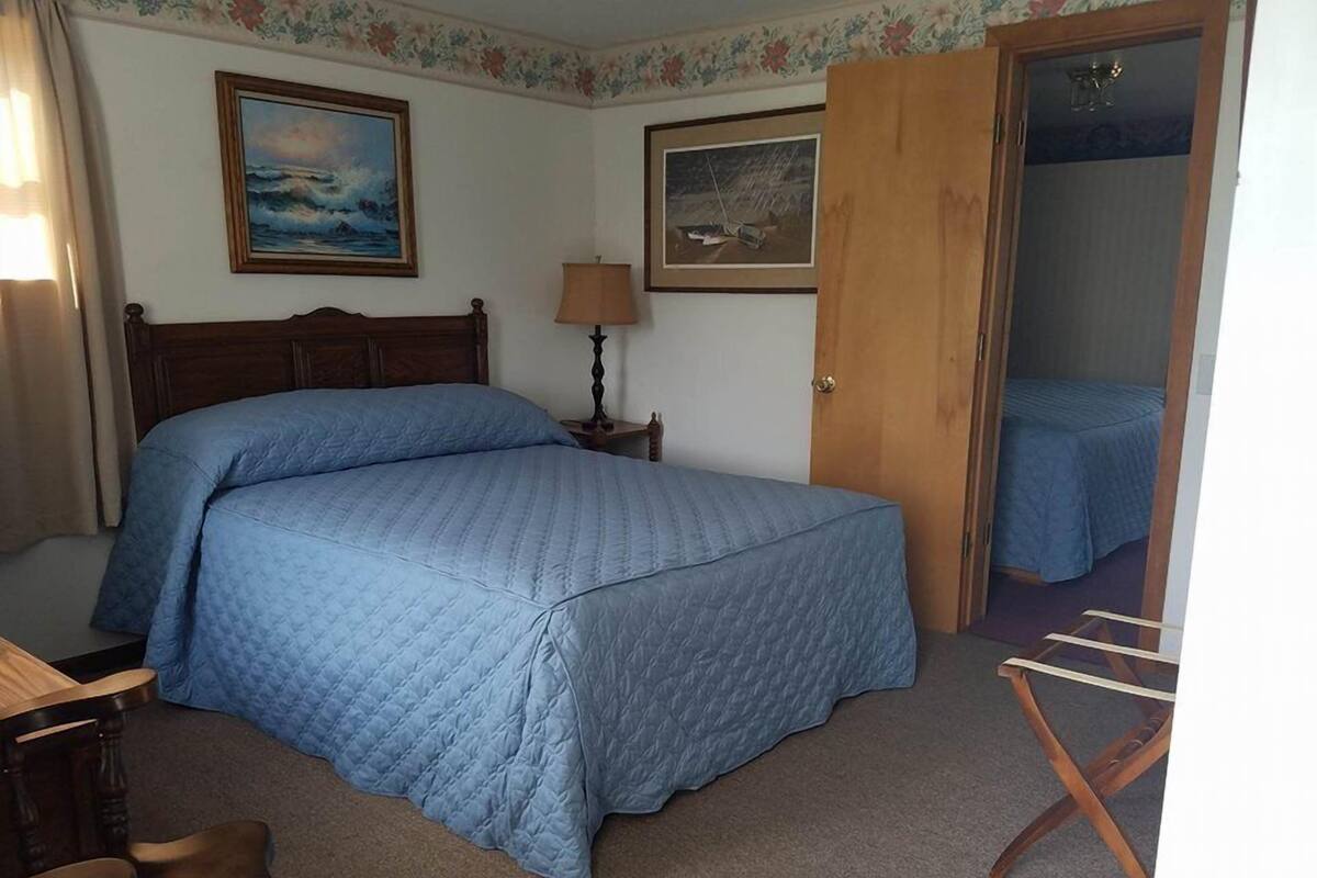 Suite | Individually decorated, individually furnished