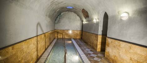 Thermalbad/Mineralquelle, Türkisches Bad/Hamam, Körperbehandlungen