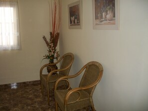 Check-in/check-out kiosk