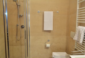 Apartment, 1 Schlafzimmer | Badezimmer | Dusche, kostenlose Toilettenartikel, Haartrockner, Handtücher