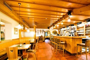 Bar (on property) - Berghotel Zum Zirm (Renon)