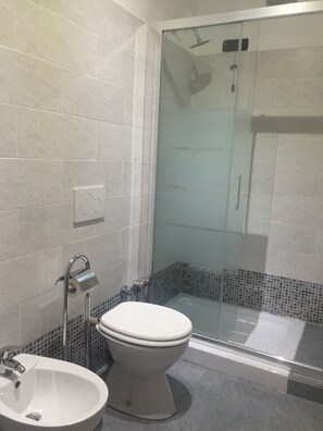 Douche à « effet pluie  », bidet