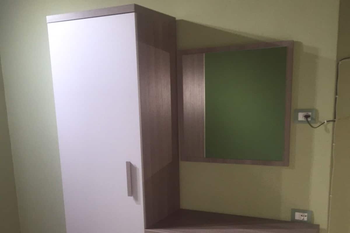Desk, WiFi (free)