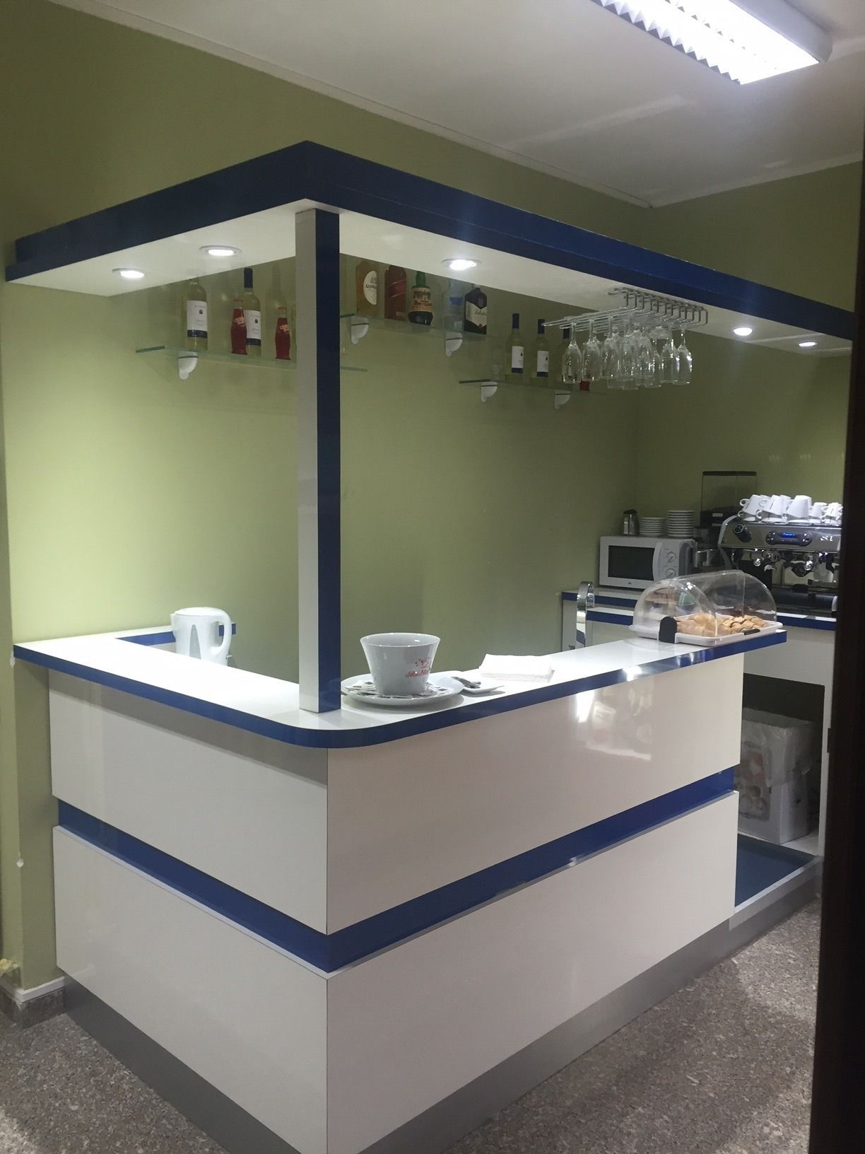 Daily continental breakfast (EUR 2.50 per person)