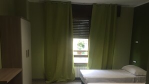Basic Quadruple Room | Desk, WiFi (free) - Milan Hotel - Hostel (Milan)