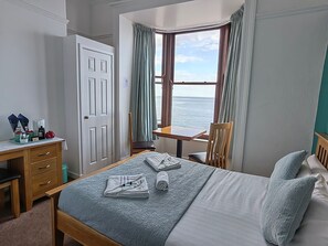 Double Room, Ensuite, Sea View | Hypo-allergenic bedding, iron/ironing board, free WiFi, bed sheets - The Cardigan Bay Guest House (Aberystwyth)