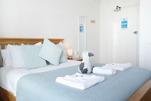 Double Room, Ensuite, Sea View | Hypo-allergenic bedding, iron/ironing board, free WiFi, bed sheets - The Cardigan Bay Guest House (Aberystwyth)