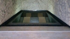 Indoor spa tub