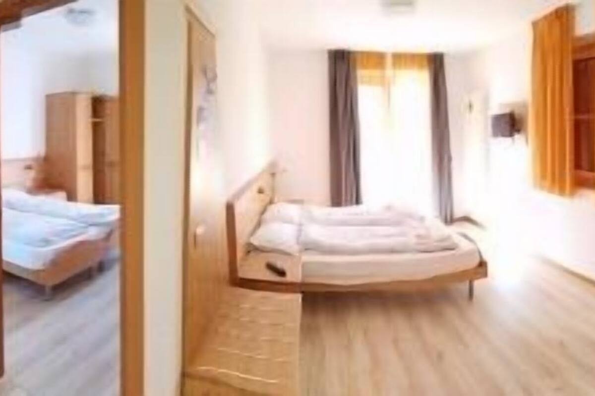 In-room safe, cots/infant beds, rollaway beds