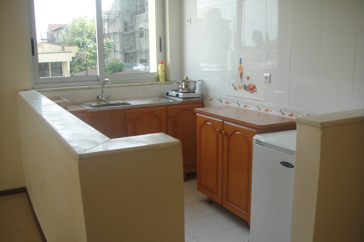 Executive Suite, 1 Bedroom, Kitchen | Private kitchen | Electric kettle