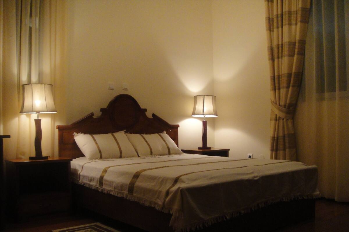 Deluxe Double Room | Desk, cribs (surcharge), rollaway beds (surcharge), WiFi (free)