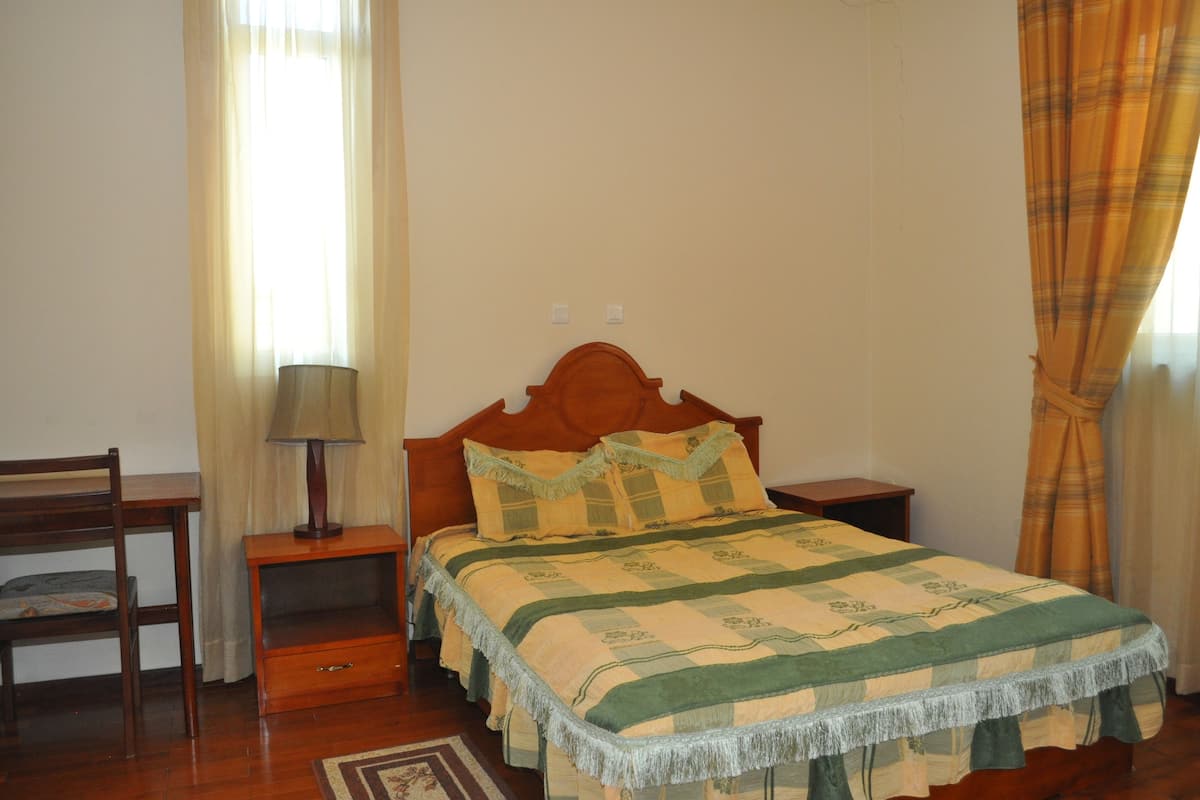 Executive lakosztály, 1 hálószobával, konyha | Íróasztal és gyerekágy/csecsemőágy (felár ellenében)