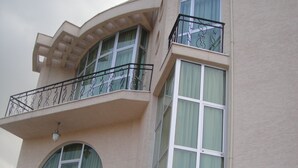 Front of property - Tazina Guest House (Addis Ababa)
