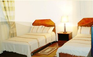 Desk, cots/infant beds, rollaway beds, free WiFi - Tazina Guest House (Addis Ababa)