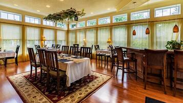 Free daily cooked-to-order breakfast