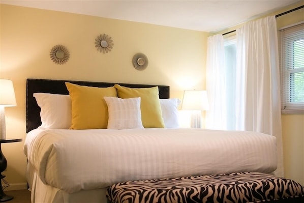 Chambre Standard, 1 très grand lit, vue sur le jardin | Fer et planche à repasser, accès au Wi-Fi (inclus), literie fournie