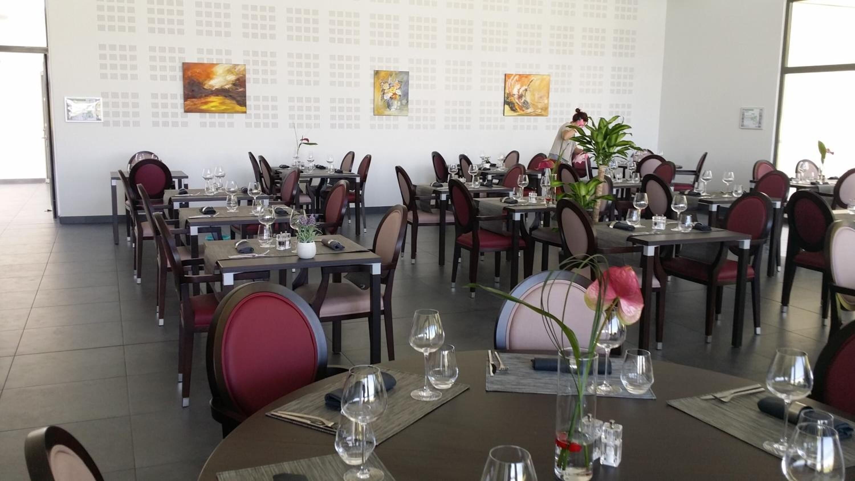 lunch and dinner served, french cuisine