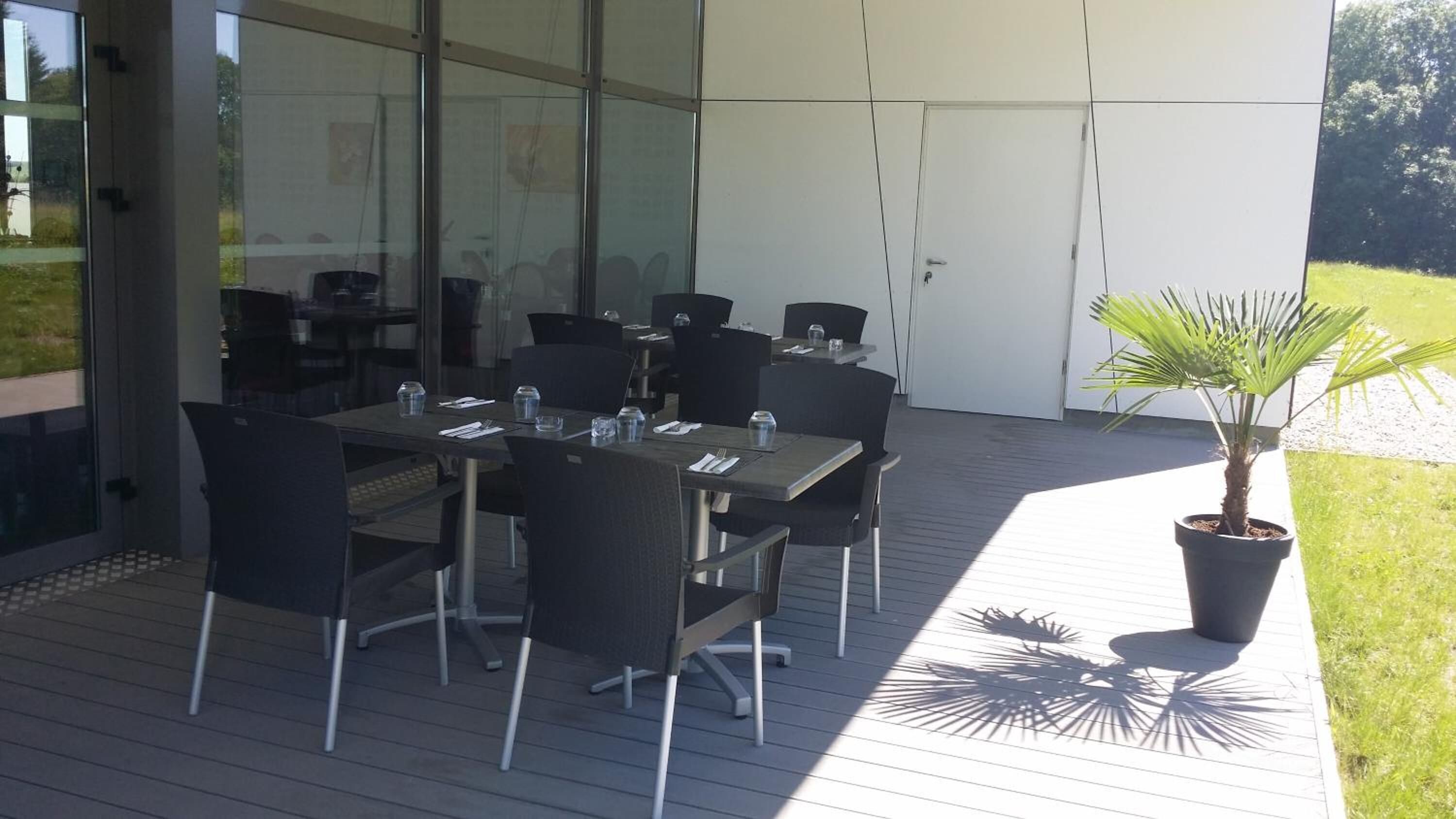 lunch and dinner served, french cuisine