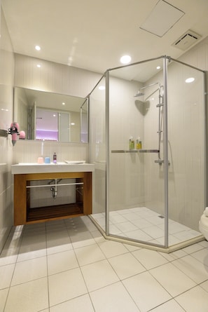 Superior Double Room | Bathroom