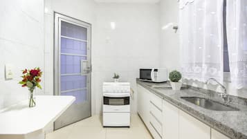 2 bedrooms, minibar, in-room safe, blackout curtains