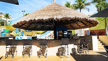 Swim-up bar