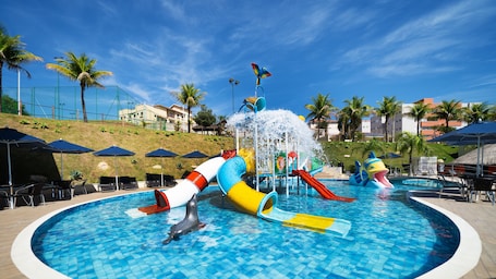 2 piscinas techadas, 5 piscinas al aire libre, sombrillas. Vinhedo Plaza Hotel