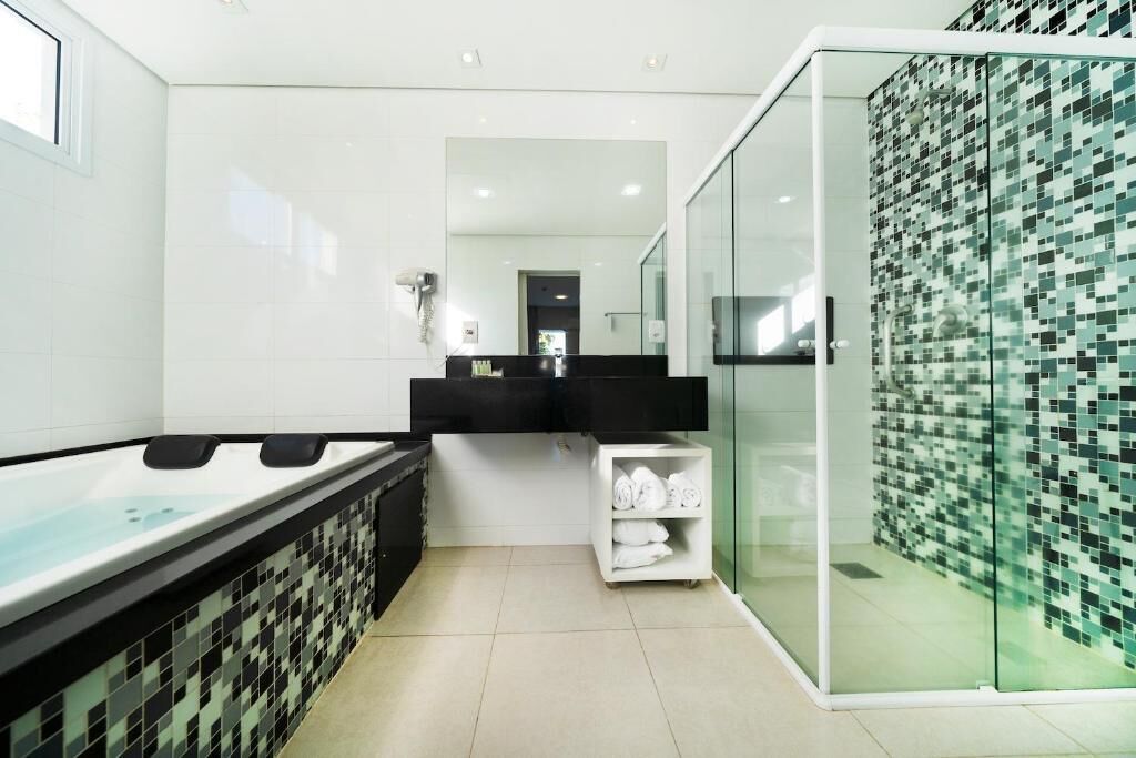 presidential suite | bathroom | free toiletries, hair dryer, towels