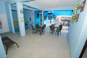 42-inch flat-screen TV with satellite channels, TV - Pousada Paraíso Tropical (Penha)