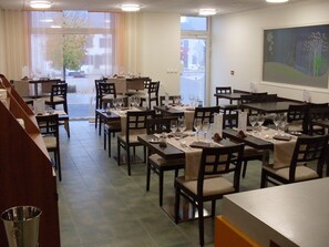 Lunch and dinner served, French cuisine