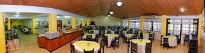 Café da manhã com buffet grátis todos os dias