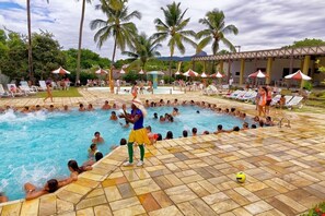 Innenpool, 4 Außenpools, Cabañas (kostenlos), Sonnenschirme