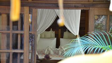 Bungalow (Tahiti) | Minibaari, tallelokero huoneessa, yksilöllisesti sisustettu