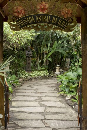 تفاصيل الفندق من الخارج