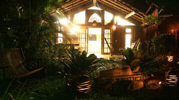 Chalé | Frigobar, cofres nos quartos, individualmente decorados