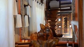 Mökki | Kylpyhuoneen pesuallas