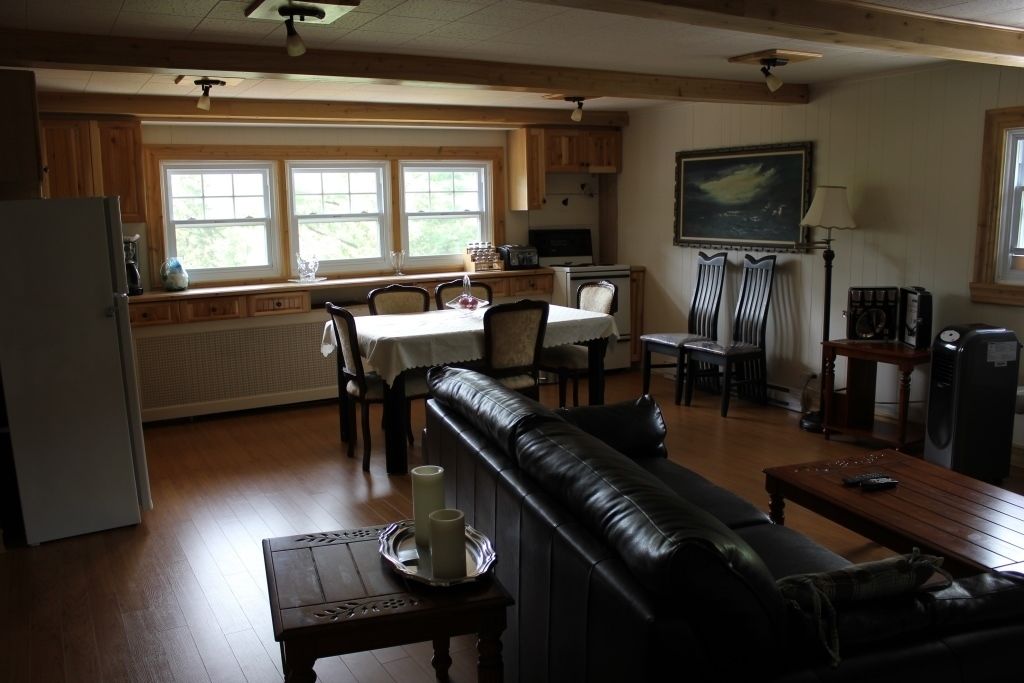 suite, 2 bedrooms (les jumelles) | living area | flat-screen tv