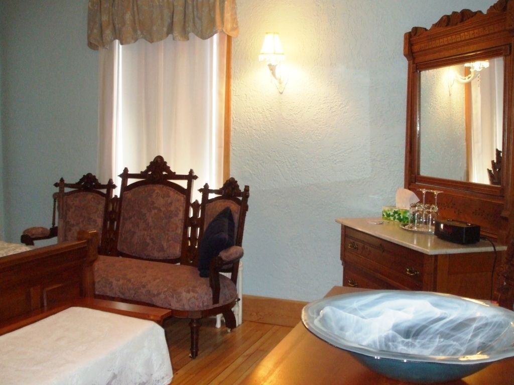 standard room, 1 double bed (louis - marie) | living area | flat-screen tv