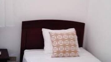 Premium bedding, in-room safe, free rollaway beds, free WiFi