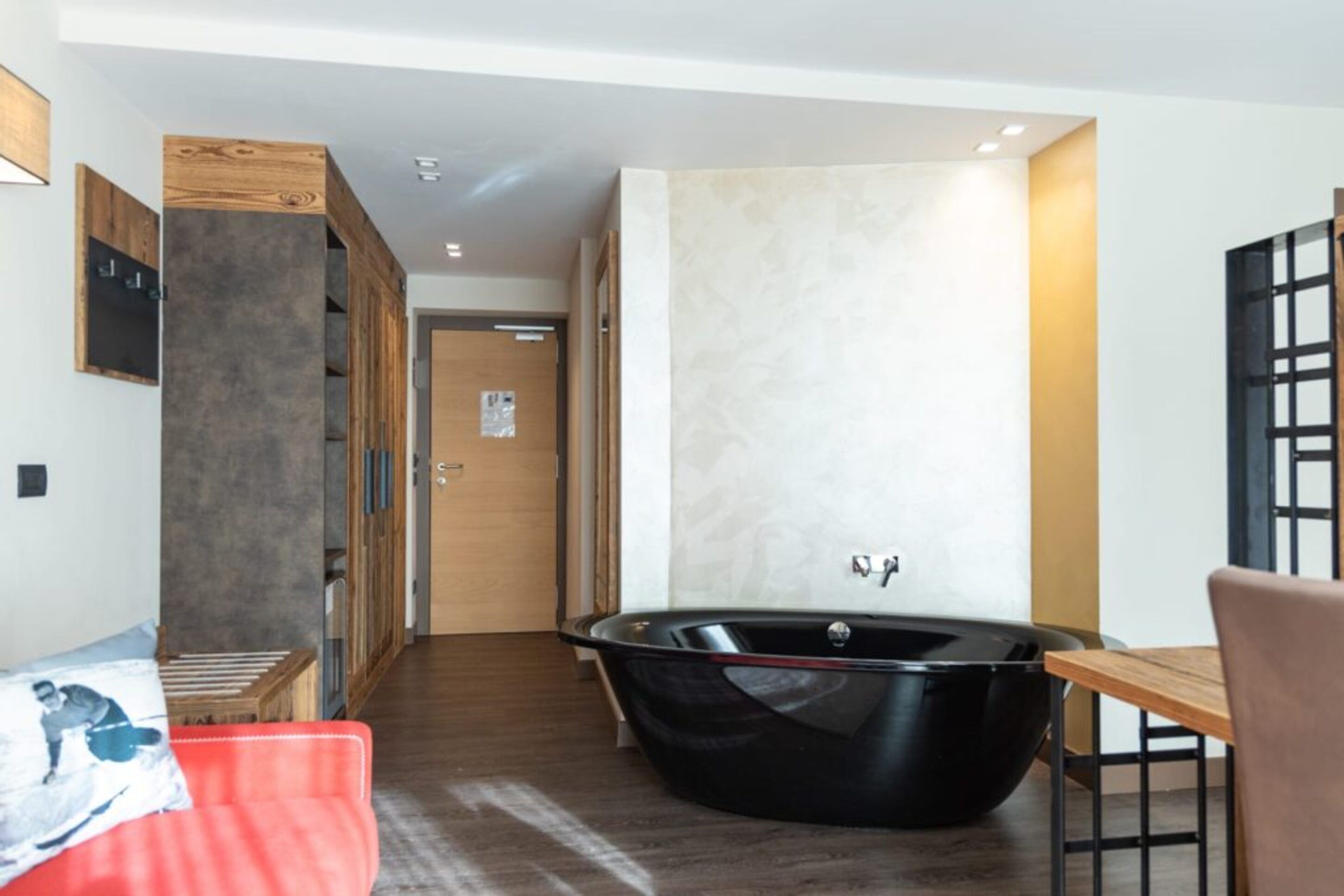 Deluxe suite, terras | Een kluis op de kamer, individueel gedecoreerd, individueel gemeubileerd
