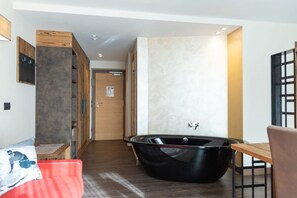 Deluxe Suite, Terrace | In-room safe, individually decorated, individually furnished, desk - Olimpia Hotel (Bormio)