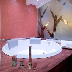 Superior Suite, Terrace | Bathroom | Free toiletries, hair dryer, slippers, bidet